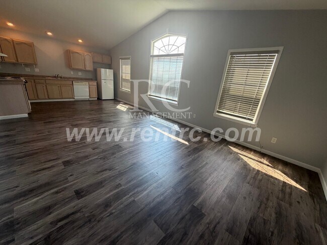 Building Photo - 811-A Fourteenth E (g)-