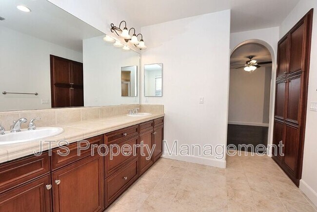 Building Photo - 5602 Jerry Litell Way