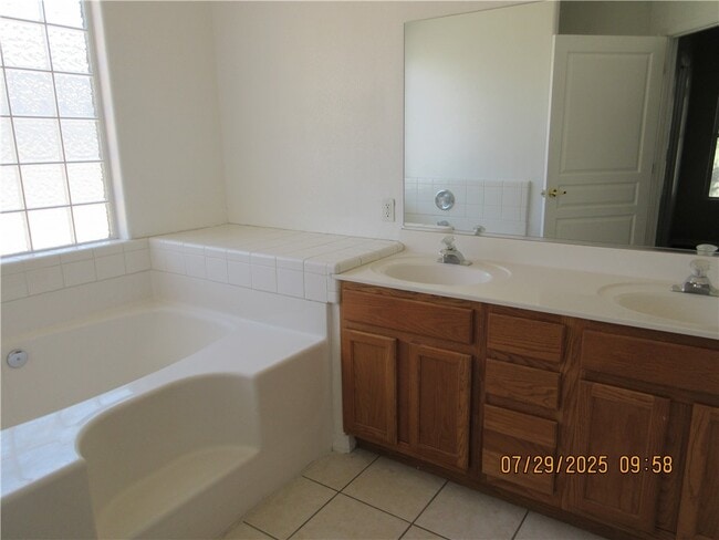 Building Photo - 3867 Heritage Ln