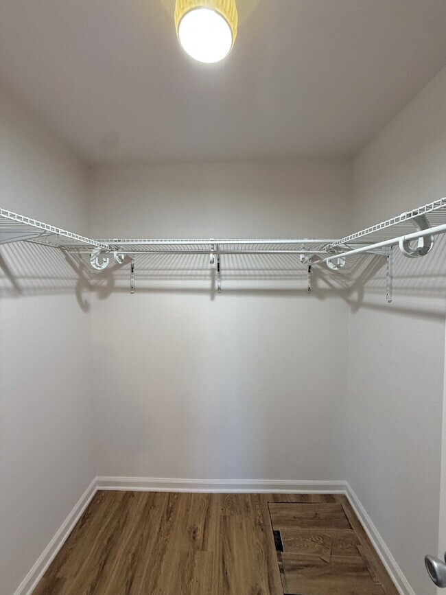 Building Photo - 2 Bed, 2 Bath Pre-Leasing 2026! Will Hold till 5/15/2026!