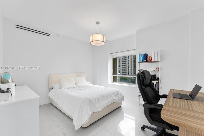 Building Photo - 19500 Turnberry Way