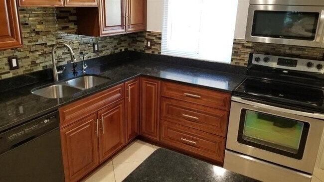 Building Photo - 404 SW 9th St