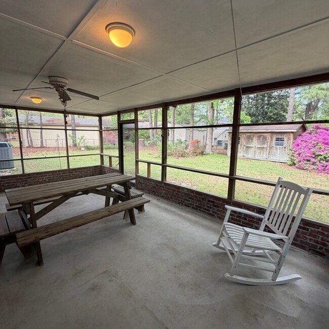 Building Photo - 3208 Ellsworth Dr