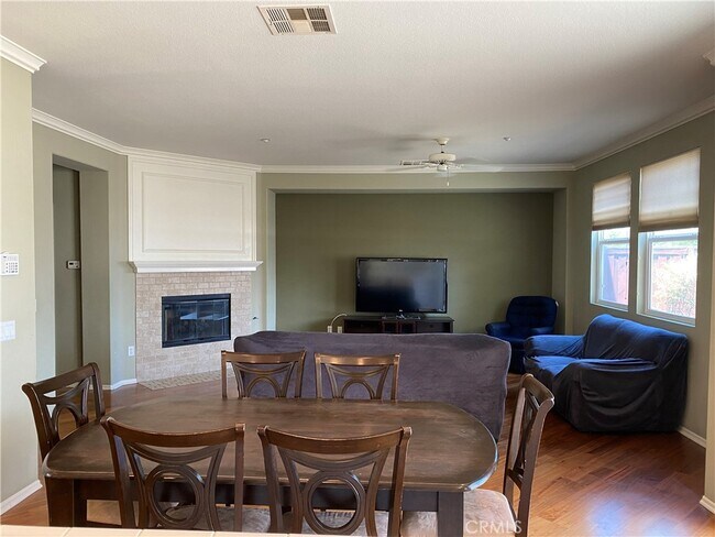 Building Photo - 1686 Goldenrod Ave