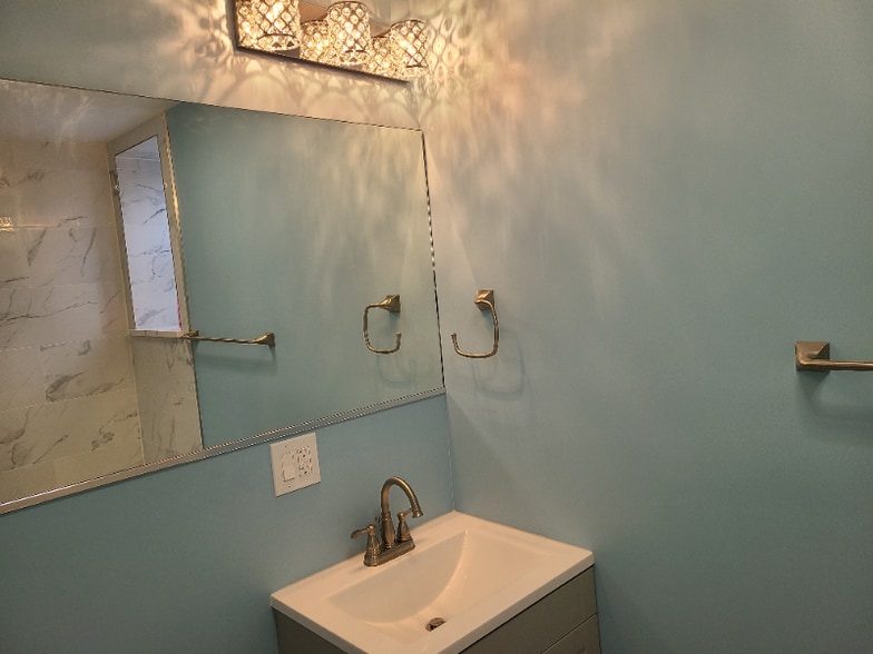 Building Photo - 2913 N Elston Ave