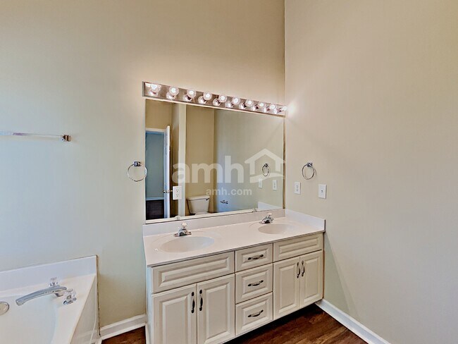 Building Photo - 3309 Haynes Dr