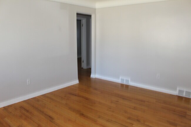 Building Photo - 23314 Deziel St