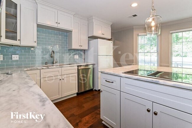 Building Photo - 1217 Pin Pointe Dr