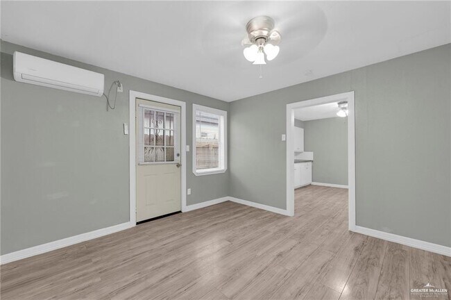 Building Photo - 13 4th St