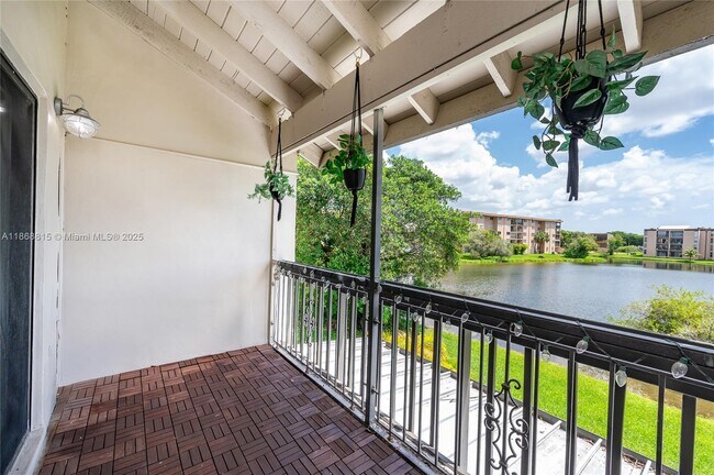 Building Photo - 8875b Fontainebleau Blvd