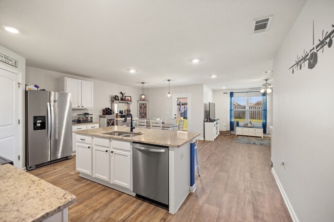 Building Photo - 1016 Limpkin St