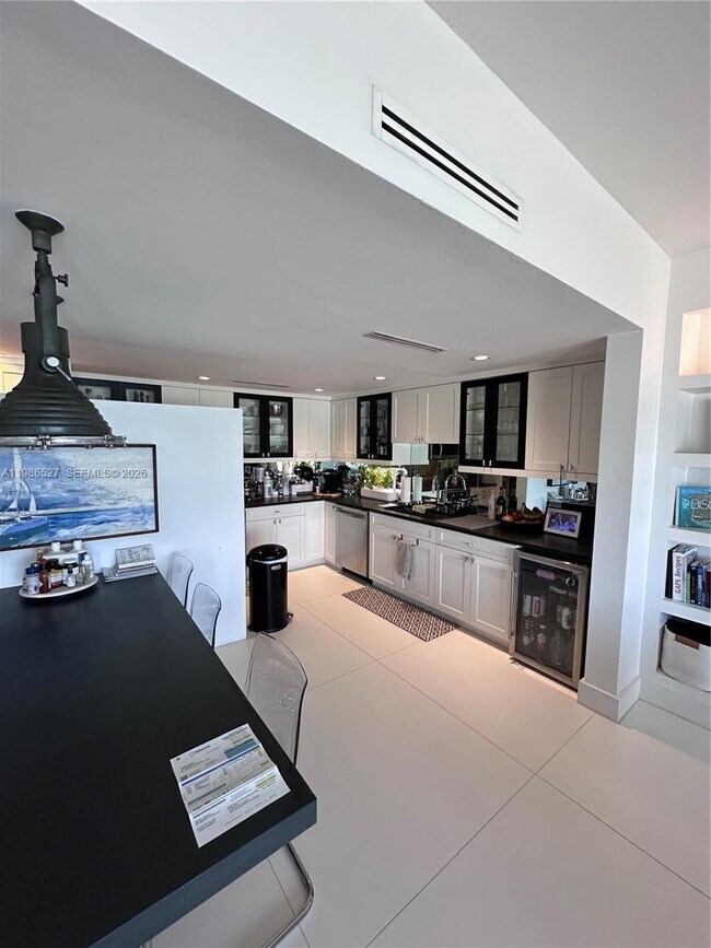 Building Photo - 166 Harbor Dr