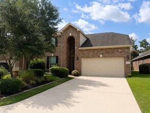 Building Photo - 110 N Hawkhurst Cir