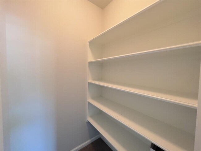 Building Photo - 424 Seville Dr