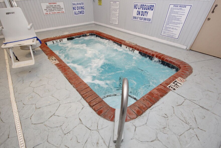 Building Photo - 5905 S Kings Hwy