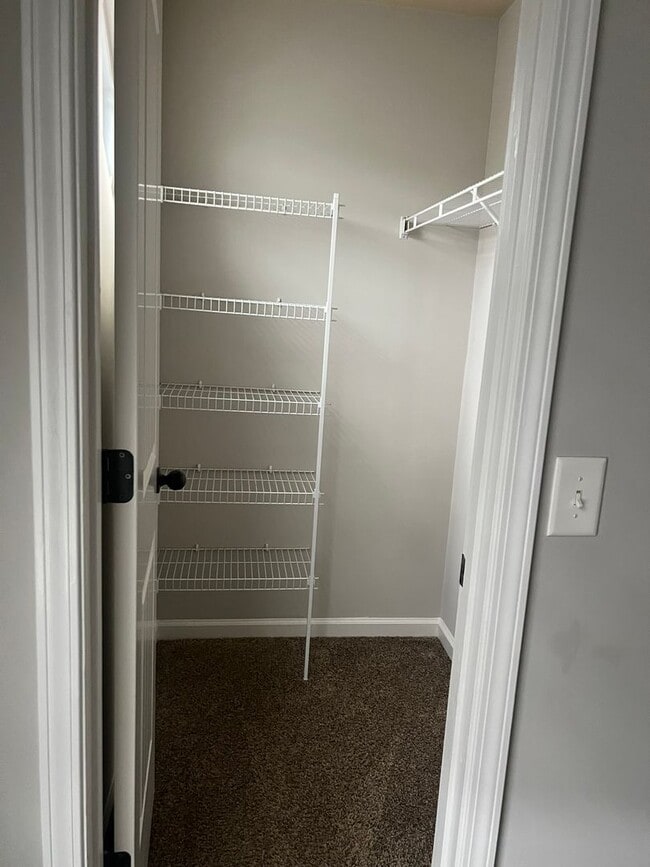 Building Photo - 2 Bedroom, 2.5 Bath Townhome in Goodlettesville