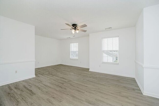 Building Photo - 6563 Enclave Blvd