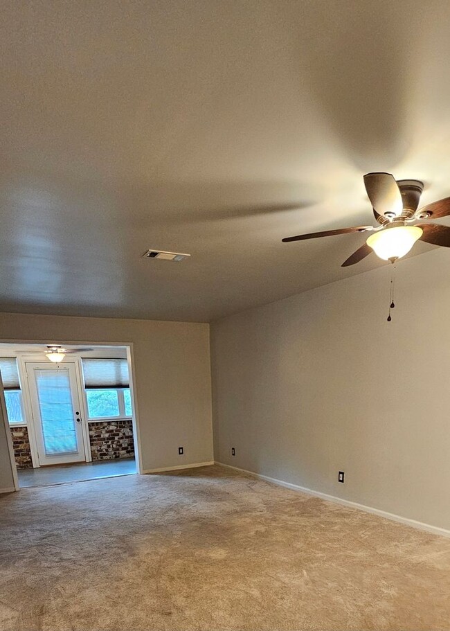 Building Photo - 2-Bedroom, 1.5-Bath Townhome in Fairway Vi...