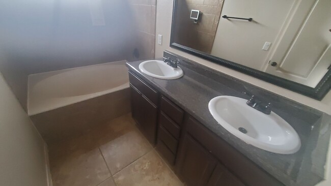 Building Photo - HOME FOR RENT ON THE EASTSIDE