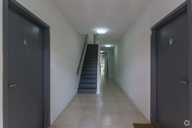 Building Photo - 1529 SW 7TH Street Apartments