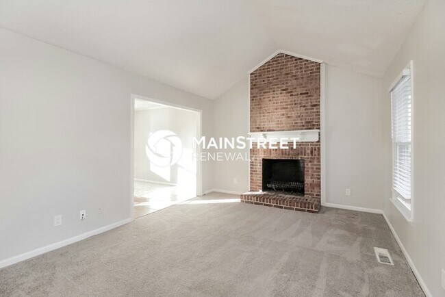 Building Photo - 3 Bedroom Pet-Friendly Home in Charlotte, NC with Main Street Renewal