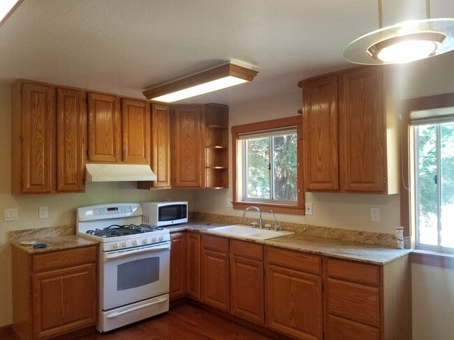 Building Photo - Serene Log Cabin Living in the Sunol Valle...
