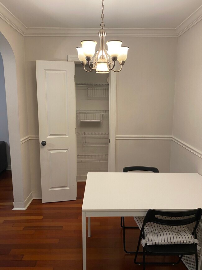 Building Photo - 820 B S Washington St