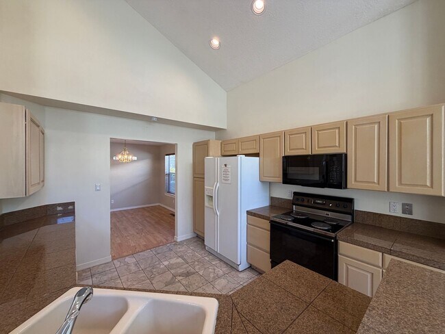 Building Photo - 6517 Glen Oak NE