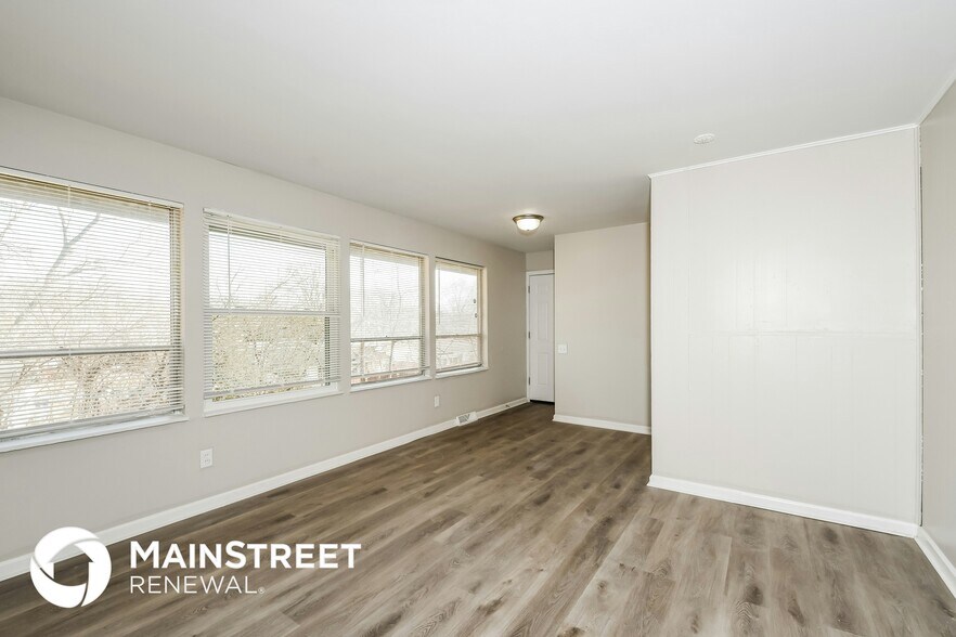Building Photo - 11058 Perham Dr