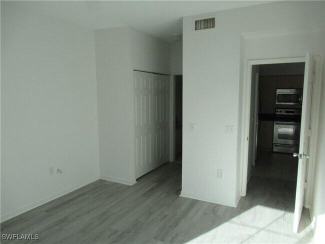 Building Photo - 1105 Reserve Ct