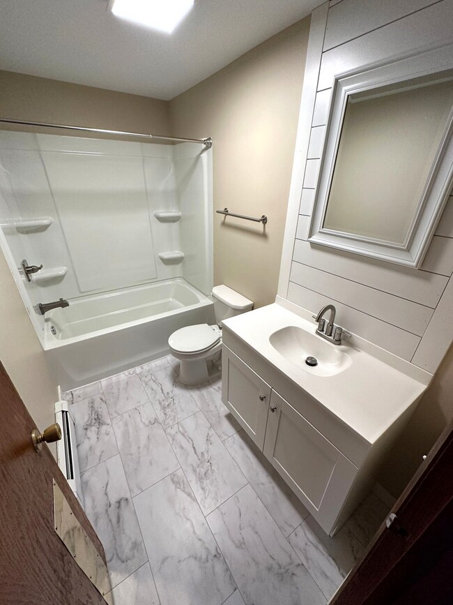 Building Photo - 2-bedroom 1 bedroom in Ellendale - Garage included!