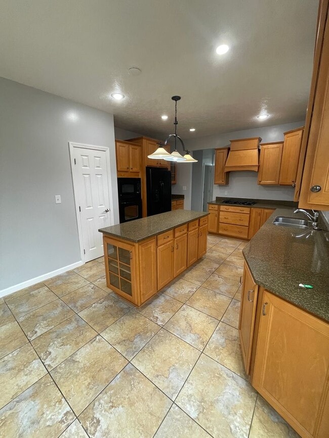 Building Photo - 1513 King Henry Dr