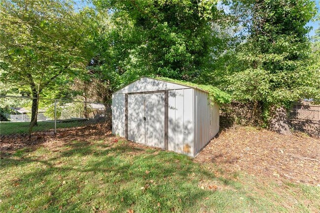 Building Photo - 2050 Shaffer Rd