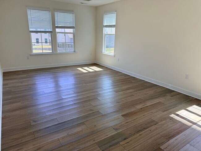 Building Photo - Charming & Spacious Home for Rent in Quiet Franklinton Neighborhood