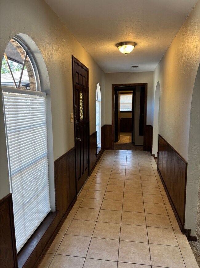 Building Photo - 7816 NW Baldwin Ave