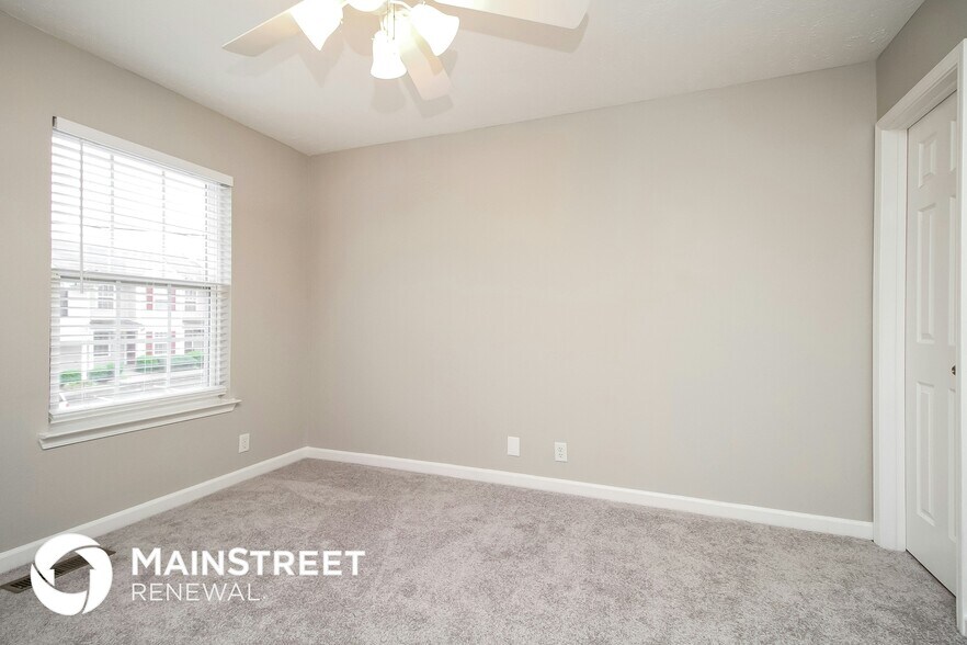 Building Photo - 8008 Logan Dr