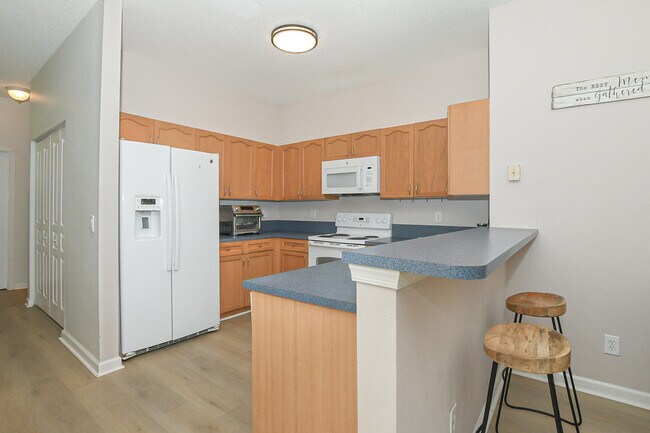 Building Photo - 649 NE Bent Paddle Ln