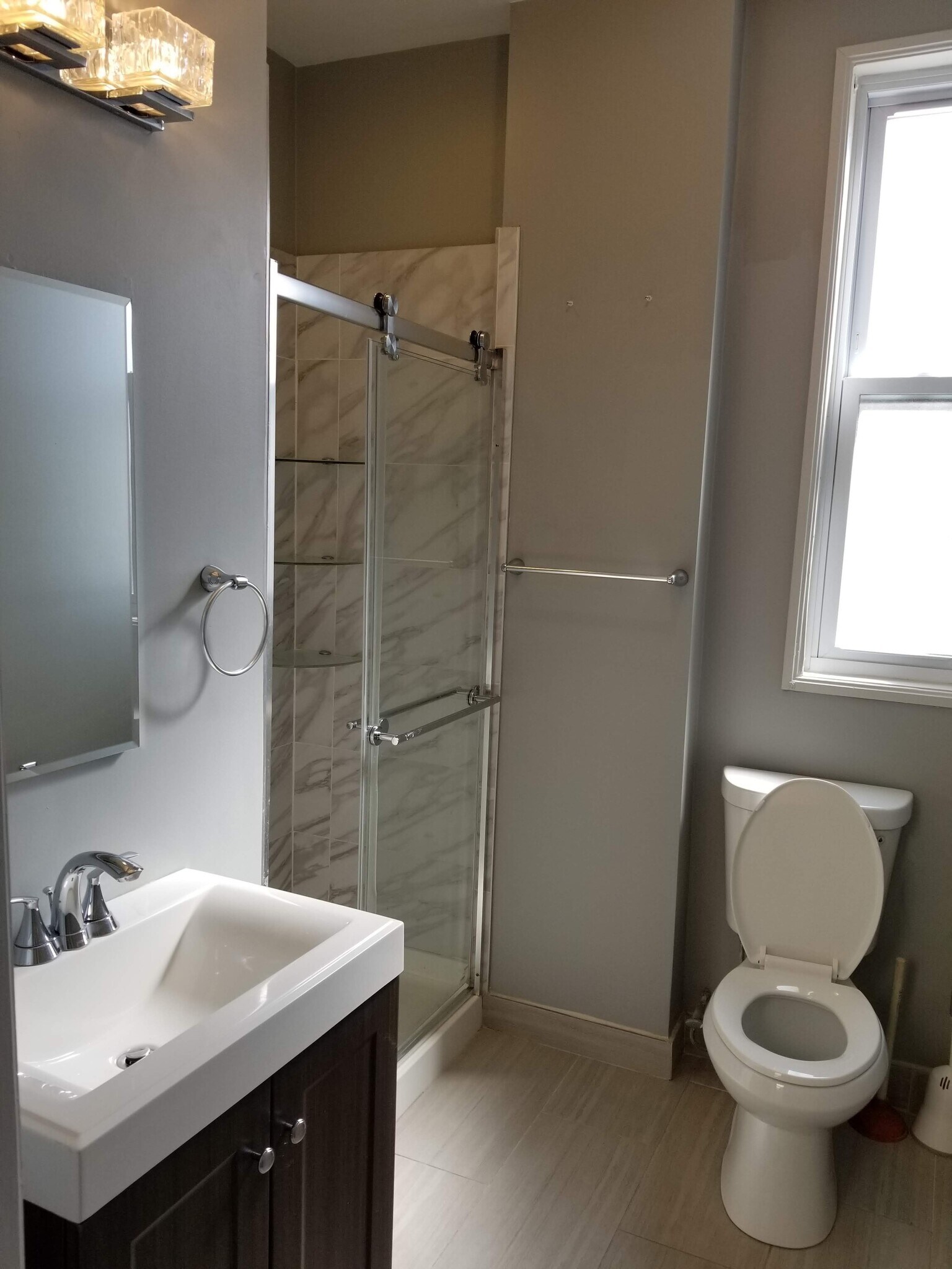 Bath - 2511 W North Ave