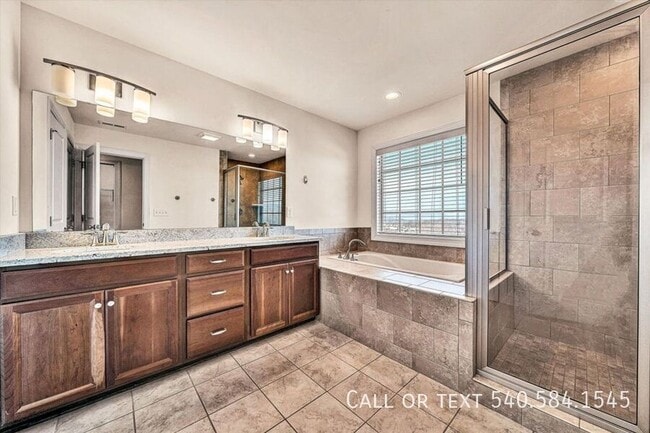 Building Photo - 6982 Linn Cove Court