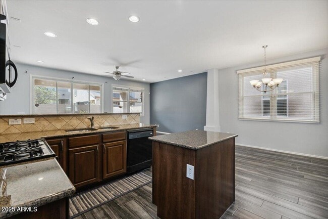 Building Photo - 2233 E Pecan Rd