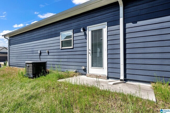 Building Photo - 559 Troubadour Ln