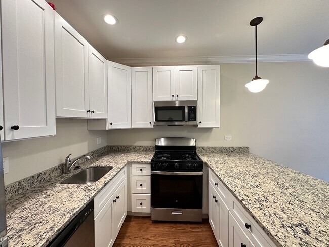 Building Photo - 1364 E 52nd St