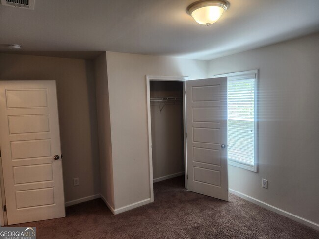 Building Photo - 47 Station Overlook Dr