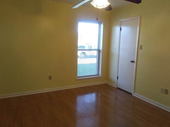 Building Photo - 1407 Plough St