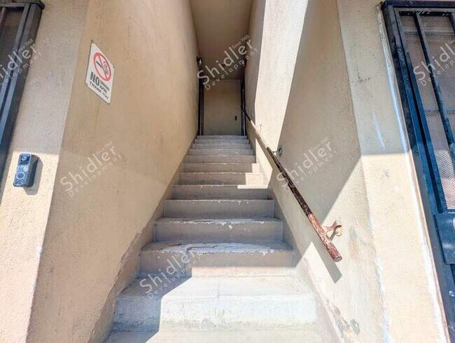 Building Photo - Upstairs 2 Bedroom 1 Bath with Massive Walk In Closet, Covered Gated Parking