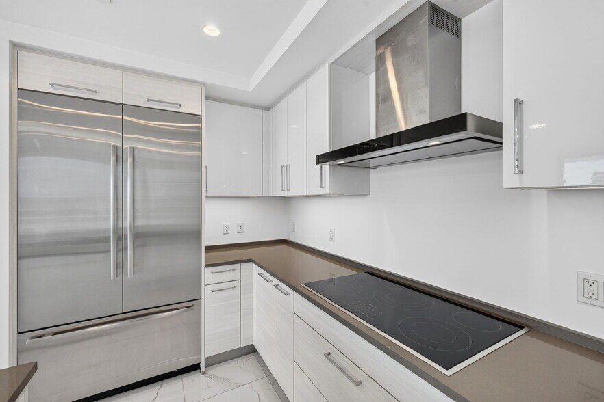 Building Photo - 100 E Las Olas Blvd