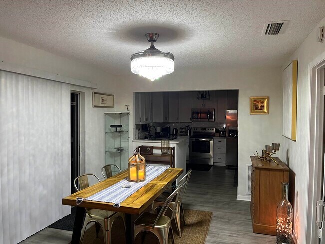 Building Photo - 1010 San Remo Rd