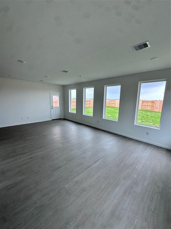 Building Photo - 810 Heaven Dr