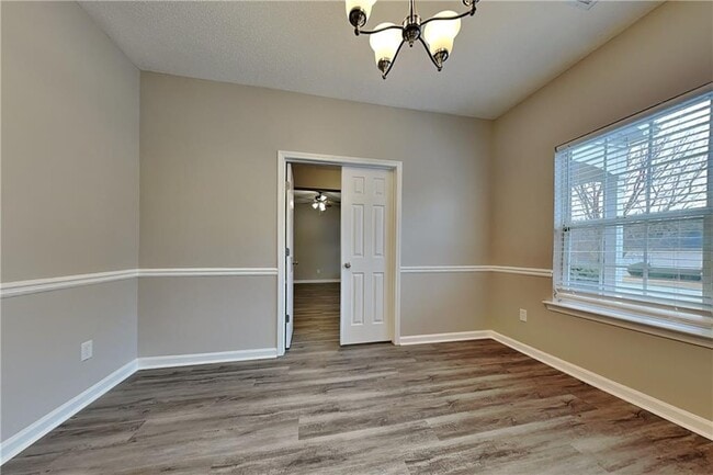 Building Photo - 2075 Beckenham Pl