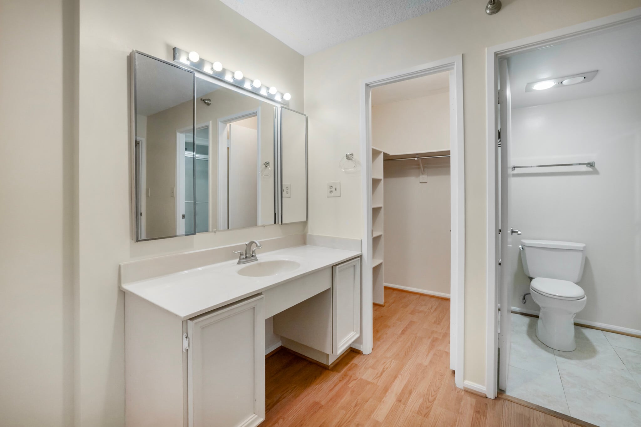 With Private Vanity Alcove - 15115 Interlachen Dr